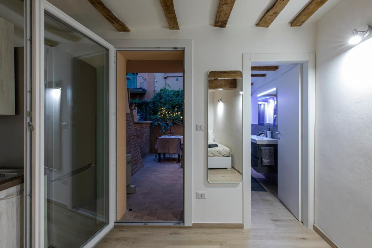 Luxury Suite In The Center I Private Patio & Kitchen Bologna Exterior foto